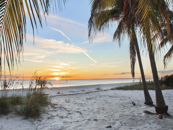 Fort Myers Beach Luxury Canal-Front Rental - 5 King Suites & Private Pool